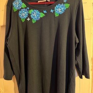 Quacker Factory Black Blue Hydrangea Embroidered Top Size XL NWT